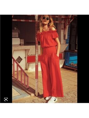 Free People orange/red top and pants. Size 6 beautiful summer outfit.
Inseam 30